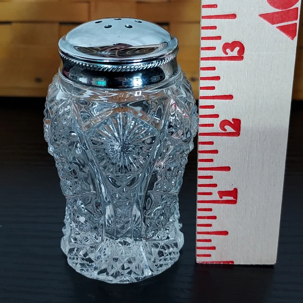 Imperial Glass Pinwheel Hobstar vintage salt & pepper shakers